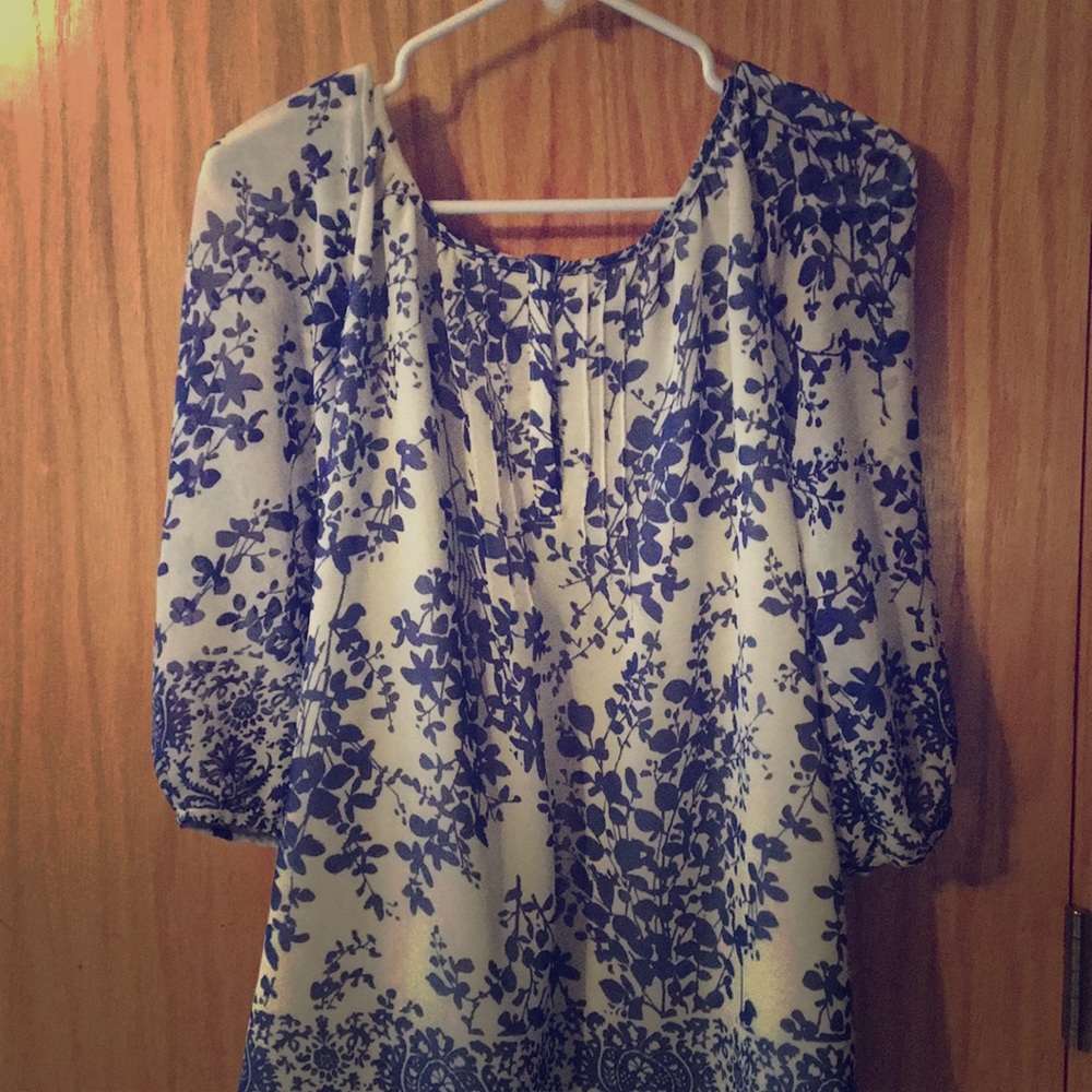 💙 Francesca’s Floral Blue Top 💙